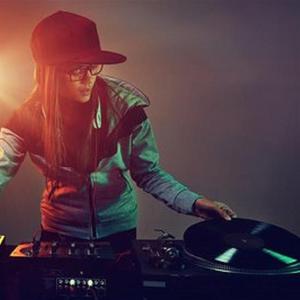 打美女白嫩㊙️光屁屁视频
